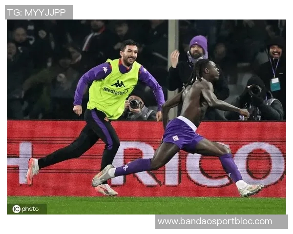 佛罗伦萨主场遭逆转小基恩与苏莱精彩进球罗马逆袭获胜 佛罗伦萨主场遭逆转小基恩与苏莱精彩进球罗马逆袭获胜