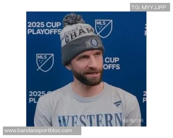 布斯克茨携妻儿共庆退役仪式迈阿密球迷齐聚致敬 布斯克茨携妻儿共庆退役仪式迈阿密球迷齐聚致敬